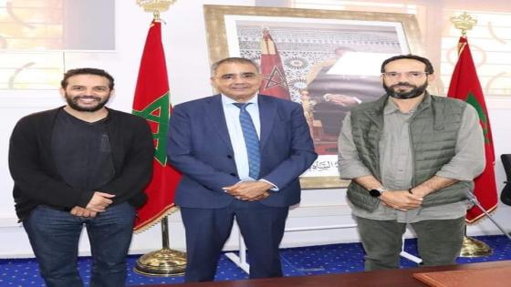 جاي منصور يستقبل الفنانين ” التسولي و آيت باجا ” بأكادير