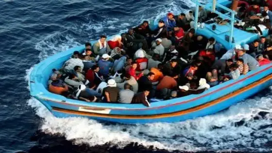 الإطاحة بشبكة للتهجير السري بالعيون