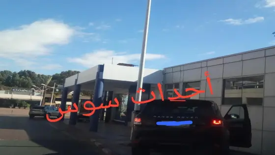 رئيس حزب عريق بالمغرب يخالف القانون ويركن سيارته بمكان ممنوع بأكادير