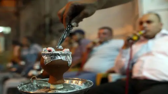 مداهمة مقاهي الشيشة باكادير وحجز 133 قنينة نرجيلة