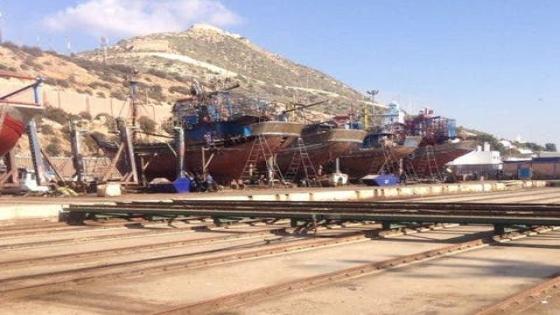 ميناء أكادير يتحول إلى ورش كبير لإصلاح السفن خلال عطلة العيد