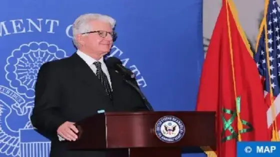 توشيح السفير السابق للولايات المتحدة بالمغرب بالوسام العلوي من درجة قائد