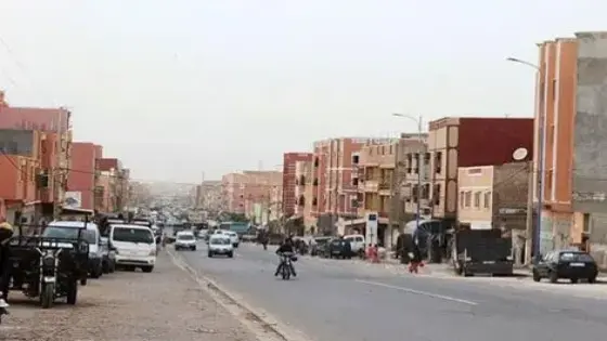 تم توقيف اشغالها بسبب شكايات سياسية … مواطنون بالقليعة يراسلون باشا المدينة لتكملة أشغال تعبيد طريق داخلية مهمشة منذ 24 سنة