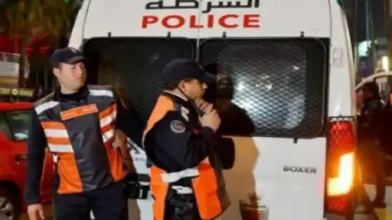 شرطي يستخدم سلاحه الوظيفي لتوقيف شخصين عرضا أمن الاشخاص للخطر