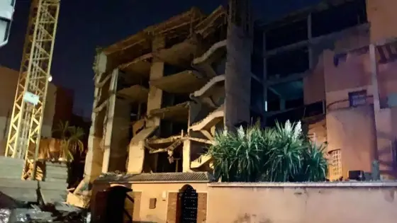 انهيار عمارة في جيليز : فرق الانقاذ تتمكن من انتشال “الضحية الثالثة”