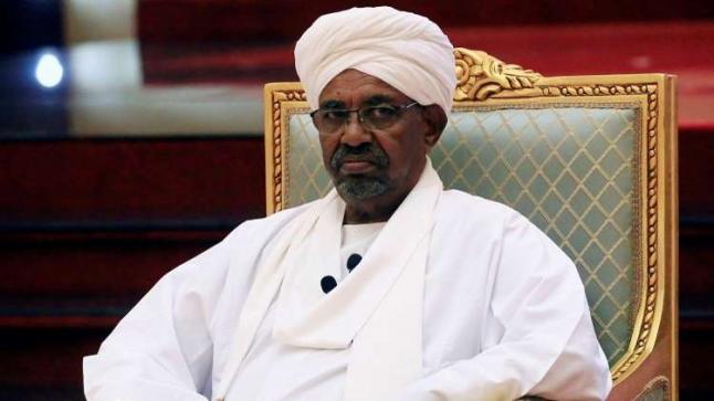 بعد اطاحته بالبشير.. الجيش السوداني يعلن تعطيل الدستور وحل المؤسسات