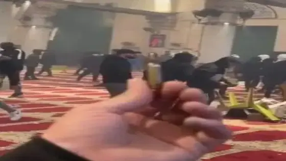 الاحتلال يقتحم باحات المسجد الأقصى