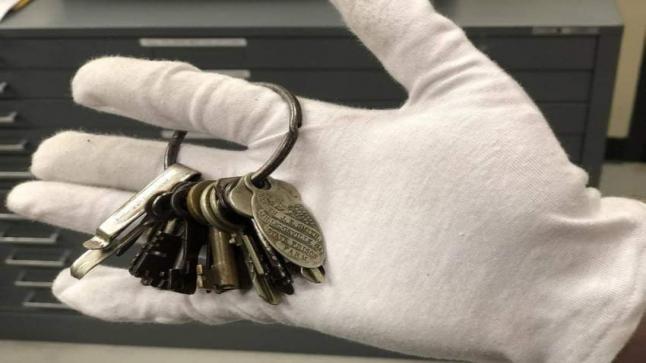 تغيير 600 مفتاح بسجن بسبب رسالة «واتساب»!