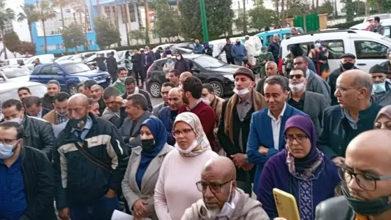 موظفو العدل يخوضون وقفة احتجاجية أمام محكمة إنزكان