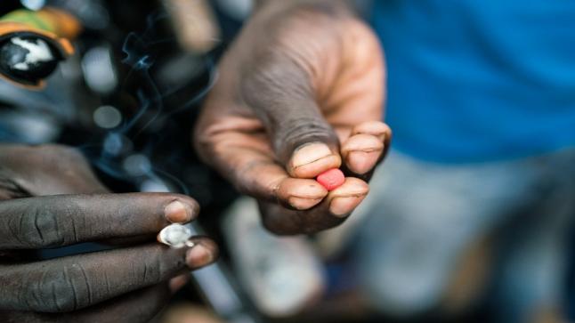 أكادير : توقيف مهاجر افريقي يتاجر في المخدرات