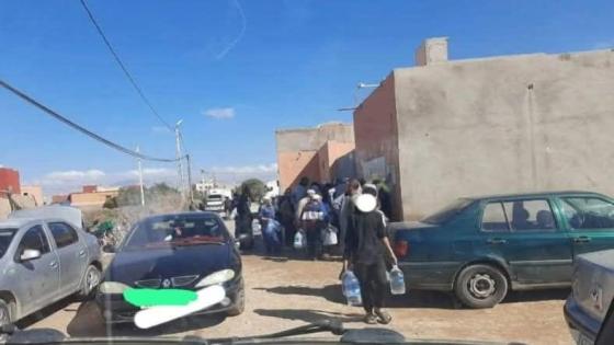 أيت ملول.. حشود بشرية تلجأ إلى الآبار و”السقايات” لمواجهة تغير طعم مياه الشرب