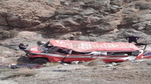 مصرع 9 أشخاص في حادث انقلاب سيارة للنقل المزدوج بإقليم أزيلال