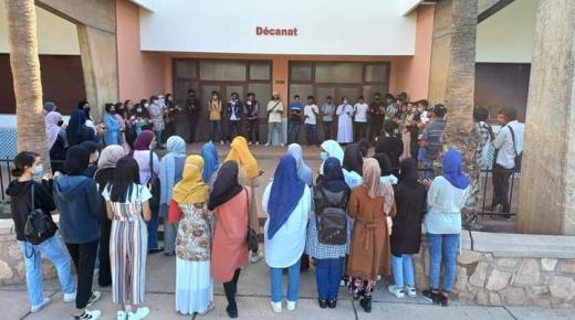 طلبة يحتجون بعد منعهم من التسجيل بالجامعة في أكادير
