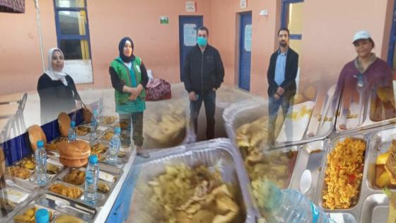 ممونو حفلات ” يطعمون ” المتشردين والحرومين بأكادير