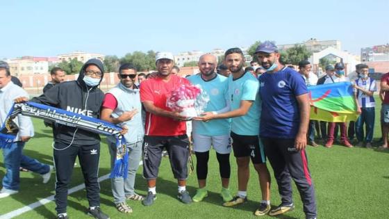 مساندون يقدمون وردا لفريق هلال تراست في إنزكان