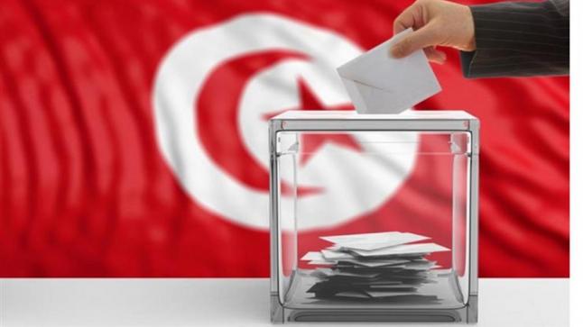 التونسيون يتوافدون على مراكز الاقتراع من أجل اختيار رئيسهم الجديد