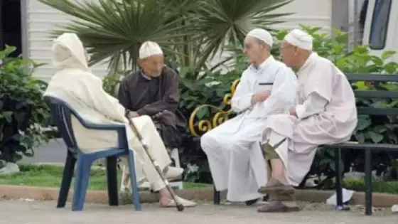 تهديد ساخر من المتقاعدين المغاربة: زيادة المعاش أو الزواج بشابات في العشرين.. فكاهة موجعة تهز الحكومة  