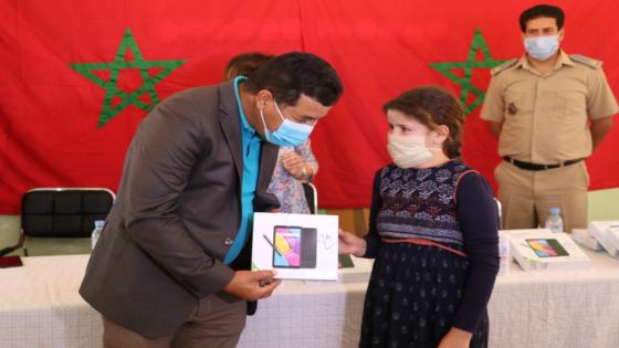 اليونيسيف تمنح لوحات إلكترونية لتلاميذ جماعة تغازوت