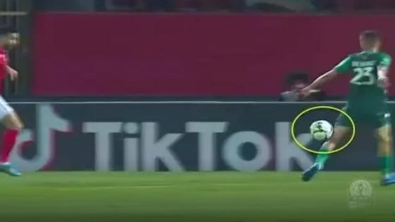 توقيف الحكم الجزائري صاحب فضيحة ال VAR في مباراة الاهلي والرجاء