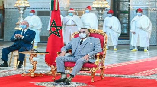 صاحب الجلالة الملك محمد السادس يترأس بفاس حفل إطلاق وتوقيع اتفاقيات تصنيع وتعبئة اللقاح المضاد لكوفيد-19 ولقاحات أخرى بالمغرب