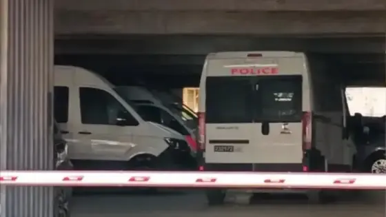 إجراءات أمنية مشددة ترافق نقل مسؤولين سياسيين وأمنيين متورطين في ملف إسكوبار الصحراء إلى سجن عكاشة