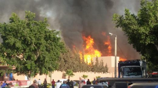 عاااجل وبالفيديو : حريق مهول يأتي على معمل للخشب في آيت ملول