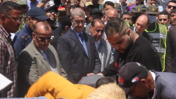 الجانب الإنساني للعامل أبو الحقوق في جنازة الضابط مامون بإنزكان