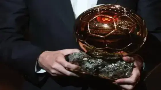 هل أشرف حكيمي أحق بالكرة الذهبية من عثمان ديمبيلي؟معلق قناة السوبر الأوروبي يثير الجدل