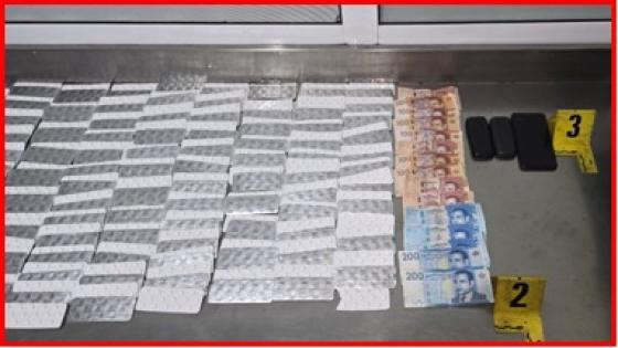 توقيف شبكة ترويج مخدرات بأكادير: الشرطة تحجز كوكايين و3972 قرصاً مخدراً ومبلغاً مالياً من عوائد الجريمة