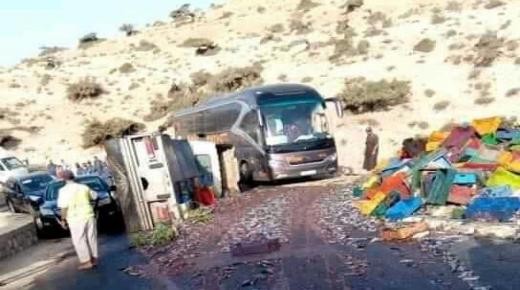 خسائر في إنقلاب شاحنة نقل ” السردين ” بإمسوان