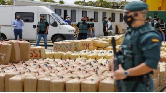 إسبانيا تعتقل 51 شخصاً و تحجز 30 مليون يورو في تفكيك عصابة تهريب الحشيش من المغرب