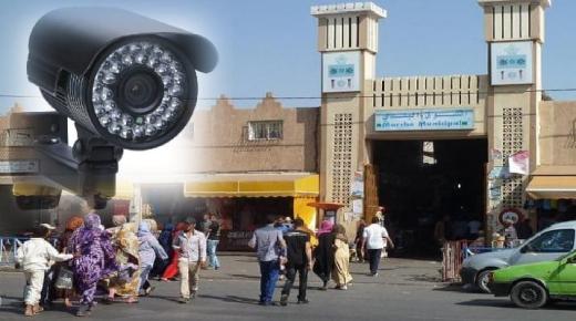جدل واسع يلاحق صفقة تثبيت كاميرات للمراقبة بالسوق البلدي لأولاد تايمة