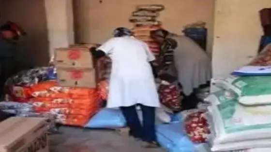 لجنة اقتصادية بإشتوكة آيت باها تداهم مستودع مواد غذائية فاسدة ومهيجات جنسية بمركز سيدي بيبي