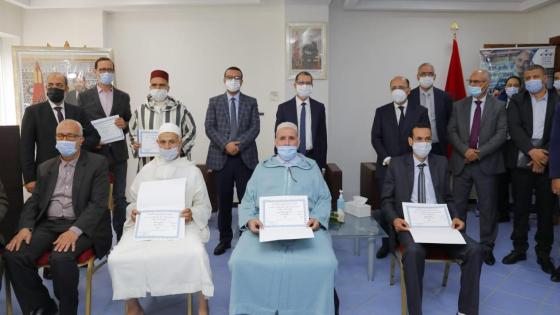 رئيس الحكومة يسلم أولى شهادات الاستفادة من الحماية الاجتماعية لفئة العدول
