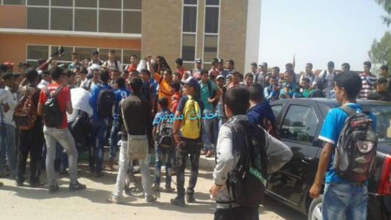 تلاميذ يحتجون على ” قائد ” بأيت عميرة