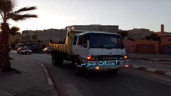 شاحنات نقل الرمال تجوب شوارع بيوكرى احتجاجا عن الحمولة الزائدة