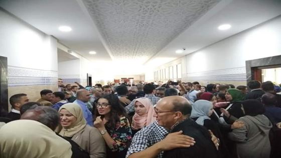حوالي 150 محاميا حضروا أمام وكيل الملك لمآزرة موظفي محكمة أكادير.