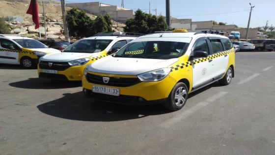 أصحاب الطاكسيات بتغازوت يقدمون الخدمات للأجانب على حساب المحليين
