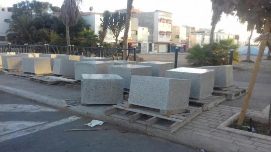 مكعبات إسمنتية دون مهمة بتالبرجت في أكادير