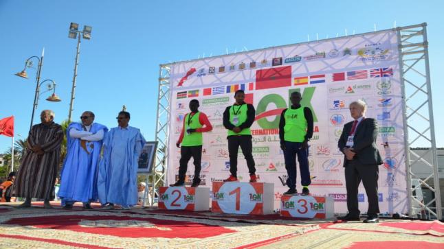 تحطيم الرقم القياسي وأبطال إثيوبيا وكينيا يتربعون على كرسي المتوجين في سباق الداخلة الدولي على مسافة 10 كيلومترات