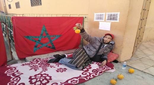 رئيس جمعية رياضية يدخل في إضراب عن الطعام أمام مقر جماعة أولاد تايمة