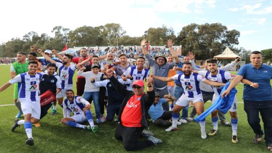 لحظة الإعلان عن نهاية مقابلة الصدارة بين فريقي هلال تراست واولمبيك مراكش