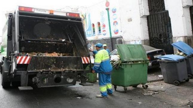 عامل نظافة ” يسقط ” من شاحنة وسط مدينة تزنيت