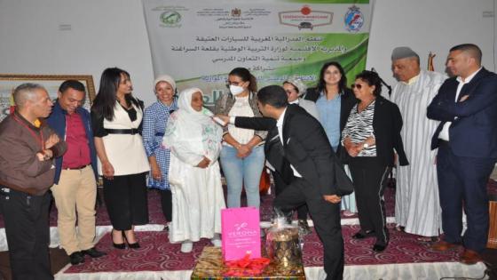 قلعة السراغنة : الفيدرالية المغربية للسيارات العتيقة تحيي حفل تكريم على شرف فعاليات تربوية