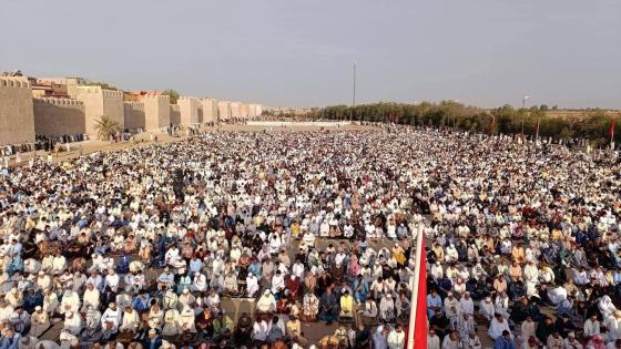 توافد جماهيري كبير على مصلى تارودانت لأداء صلاة العيد