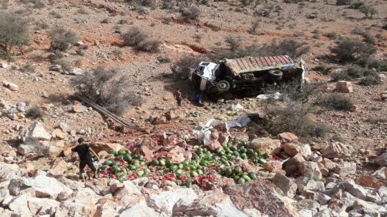 إنقلاب شاحنة ” بفج اكني مغارن ” نواحي بيوزكارن