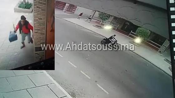 بالفيديو .. سرقة سيدة بحي الهدى أمام المارة في واضحة النهار