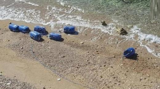 البحر يلفظ حوالي 30 كيلو من المخدرات بشاطئ ميرلفت
