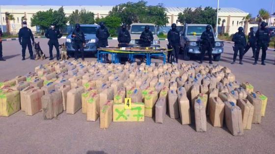 العيون: حجز خمسة أطنان و894 كيلوغراما من مخدر الشيرا، وسلاح كلاشينكوف و66 عيارا ناريا، وبندقية صيد