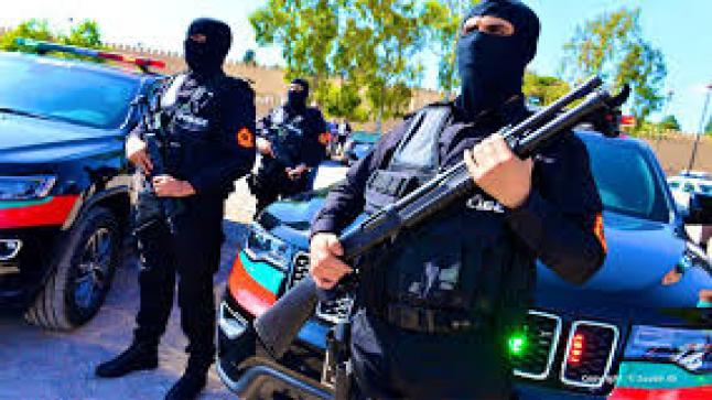 فرقة مكافحة العصابات بولاية أمن أكادير توقف كبير مروجي المخدرات بأكادير.
